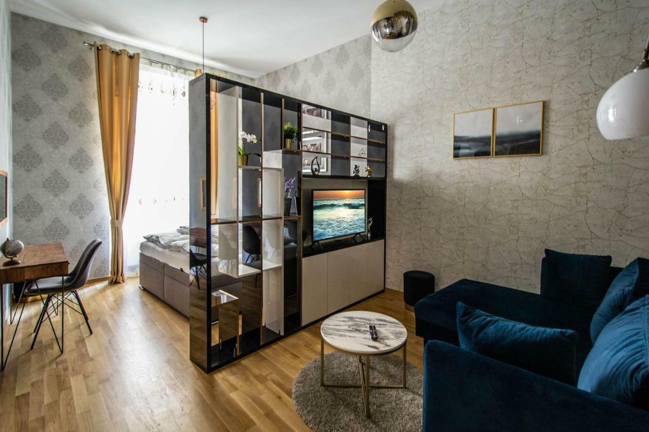 Design 3Bdr Apartment In Residence, Free Parking Прага Экстерьер фото